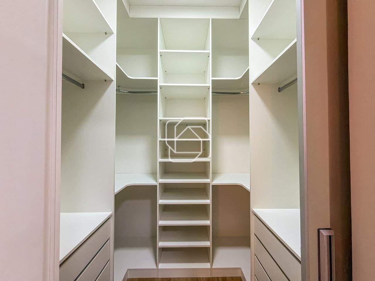 Casa de Condomínio à venda em Indaiatuba - SP - Jardim Residencial Maria Dulce: Closet 