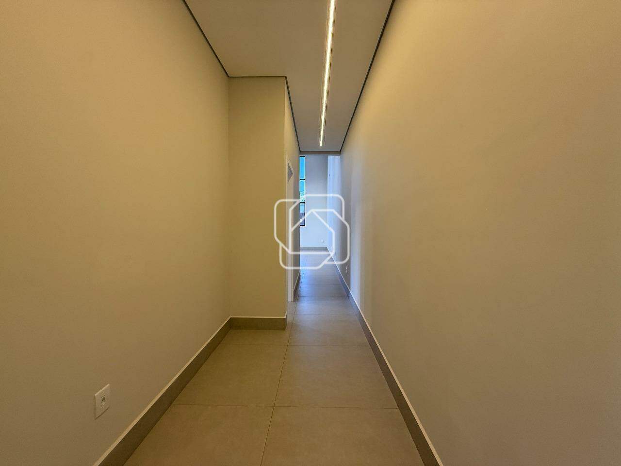 Casa de Condomínio à venda em Indaiatuba - SP - Residencial London Park: corredor