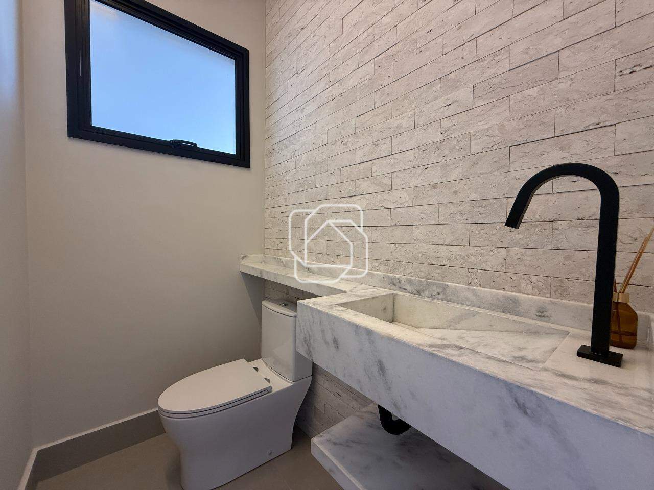 Casa de Condomínio à venda em Indaiatuba - SP - Residencial London Park: lavabo