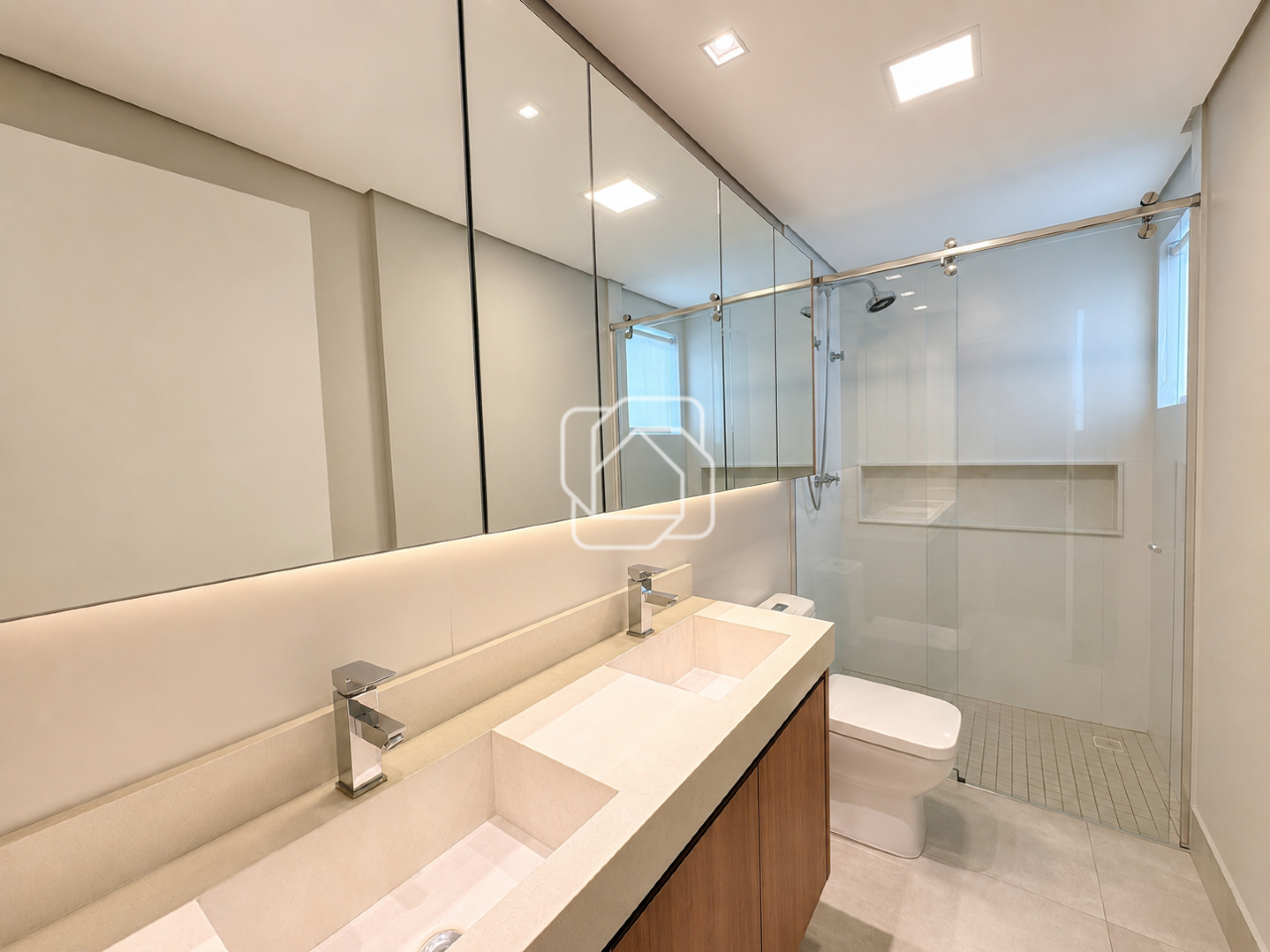 Apartamento à venda em Indaiatuba - SP - Le Jardin: Banheiro