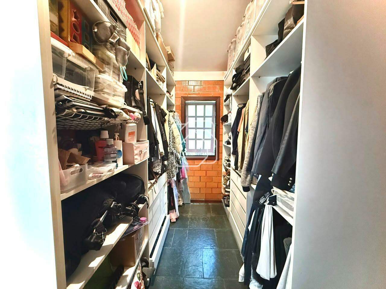 Casa de Condomínio à venda em Itu - SP - Condomínio Campos de Santo Antônio: Closet