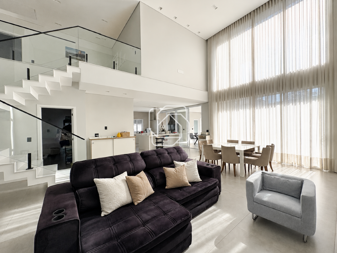 Casa de Condomínio à venda em Indaiatuba - SP - Jardim Residencial Santa Clara: Sala de estar