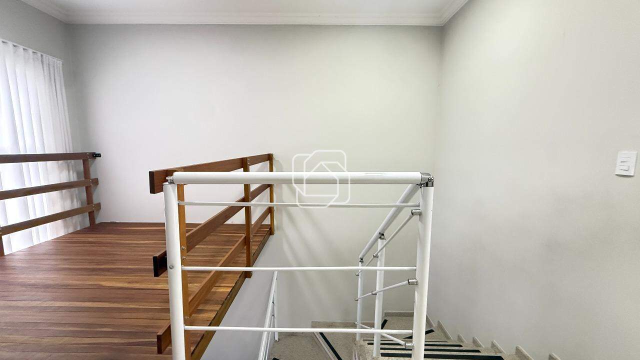 Casa à venda em Salto - SP - Village Moutonnée: Hall - Piso superior