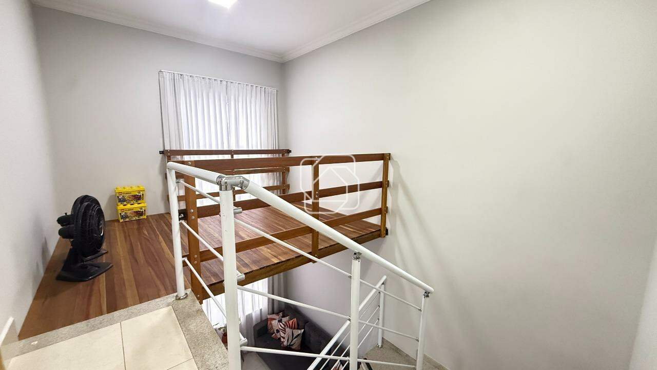 Casa à venda em Salto - SP - Village Moutonnée: Hall - Piso superior