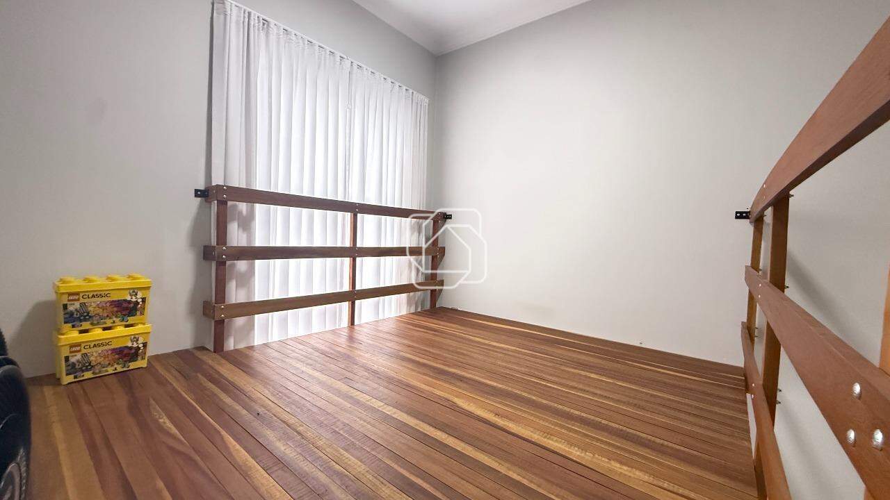 Casa à venda em Salto - SP - Village Moutonnée: Hall - Piso superior