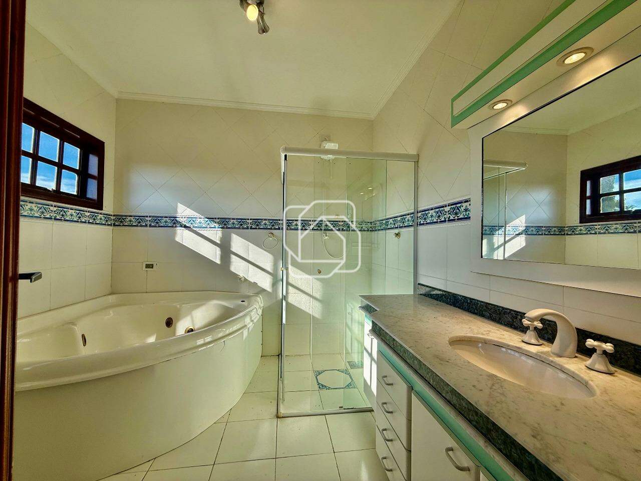 Casa de Condomínio à venda em Itu - SP - Condomínio Campos de Santo Antônio: Banheiro