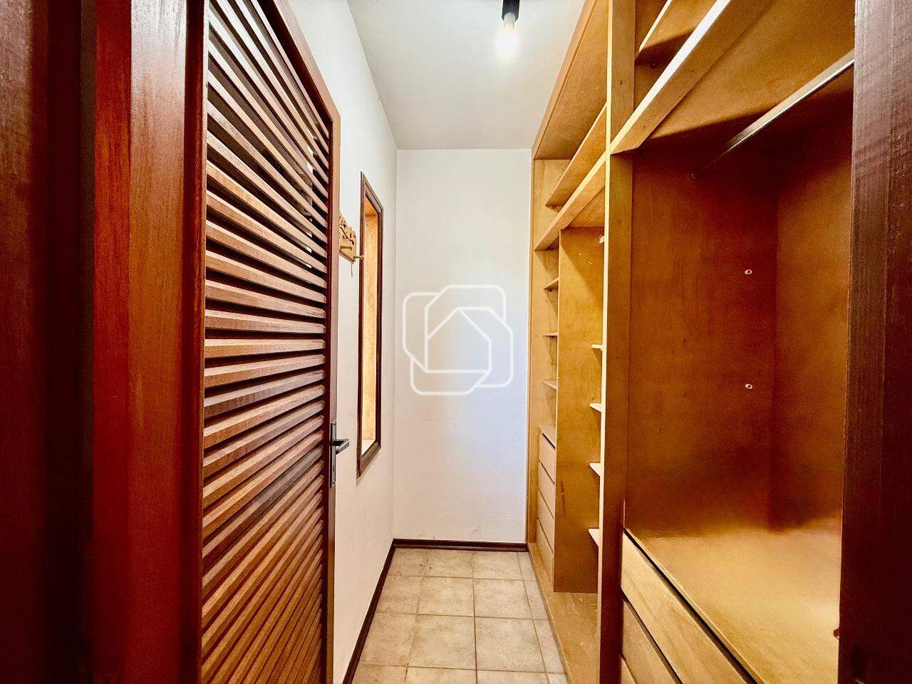 Casa de Condomínio à venda em Itu - SP - Condomínio Campos de Santo Antônio: Closet