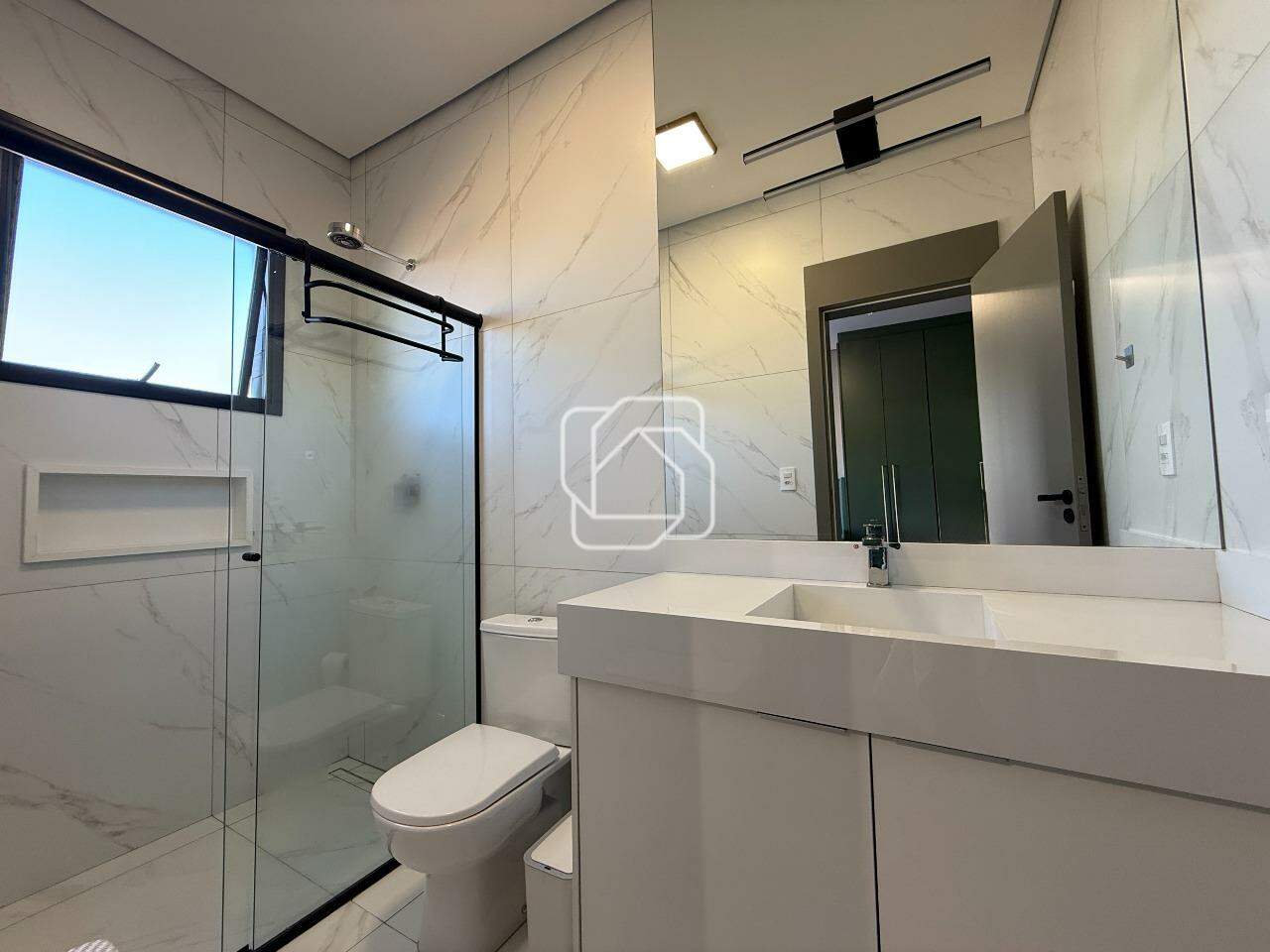Casa de Condomínio à venda em Indaiatuba - SP - Reserva Petrus: Banheiro