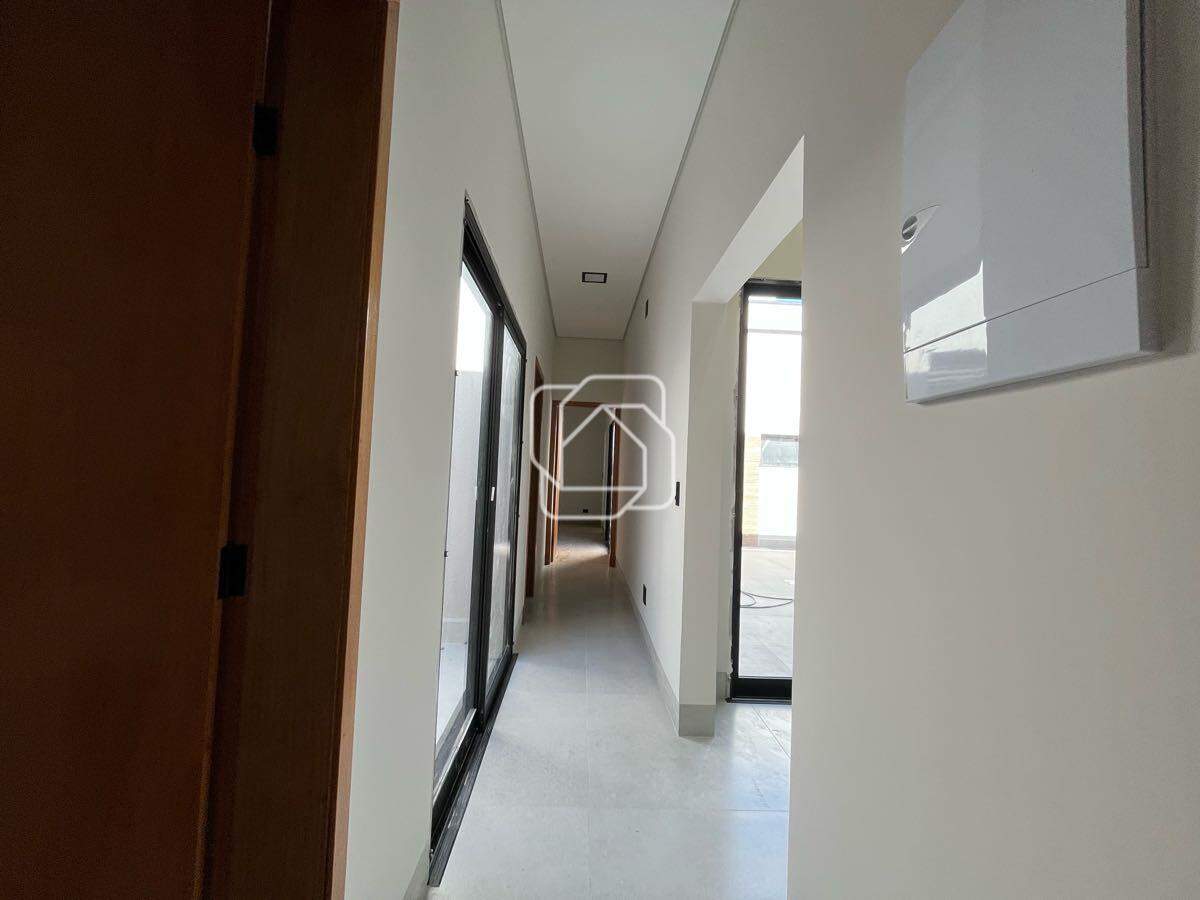 Casa de Condomínio à venda em Salto - SP - Village Moutonnée: Corredor interno