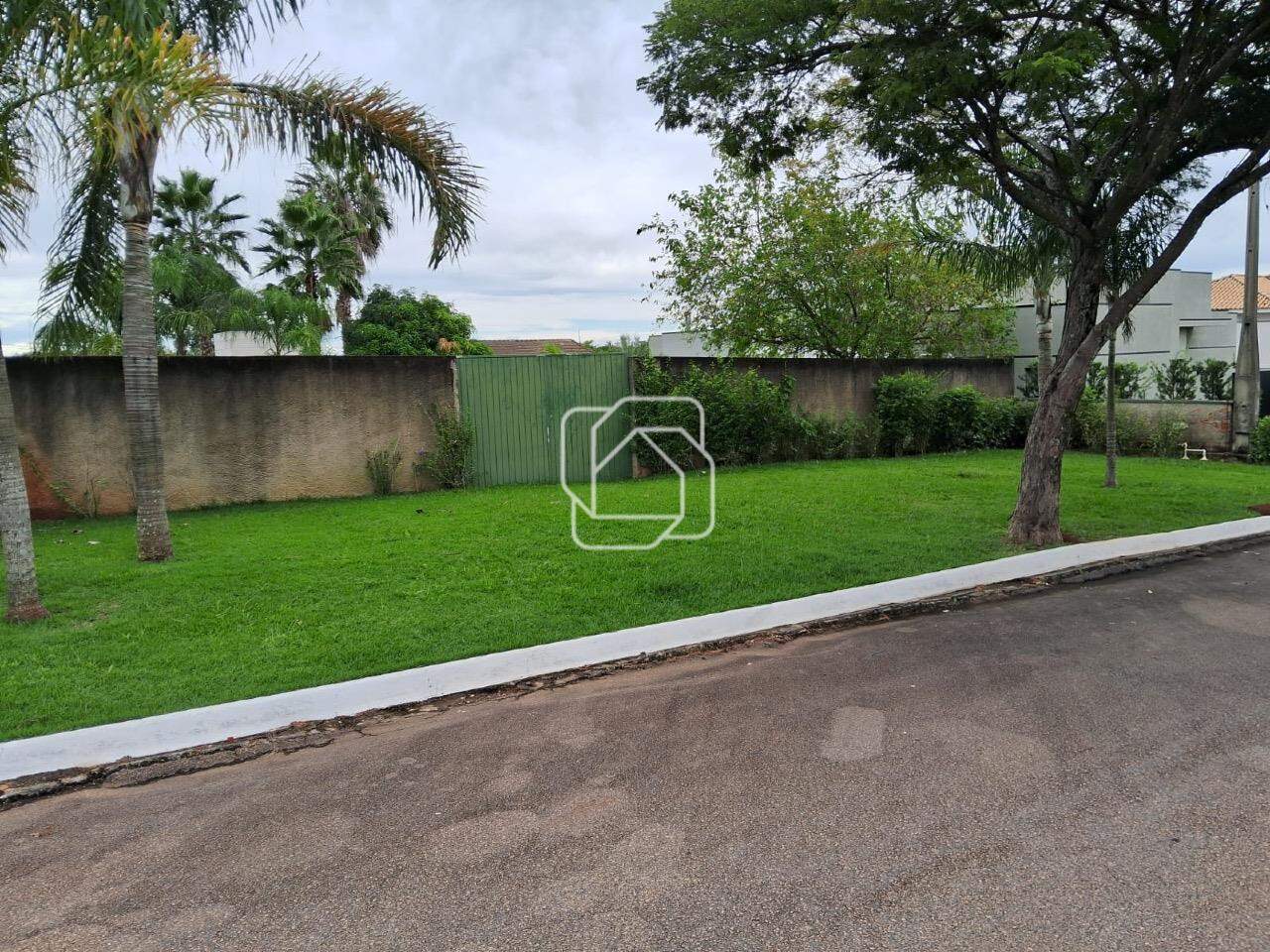 Terreno à venda em Itu - SP - Condomínio Santa Mônica: 