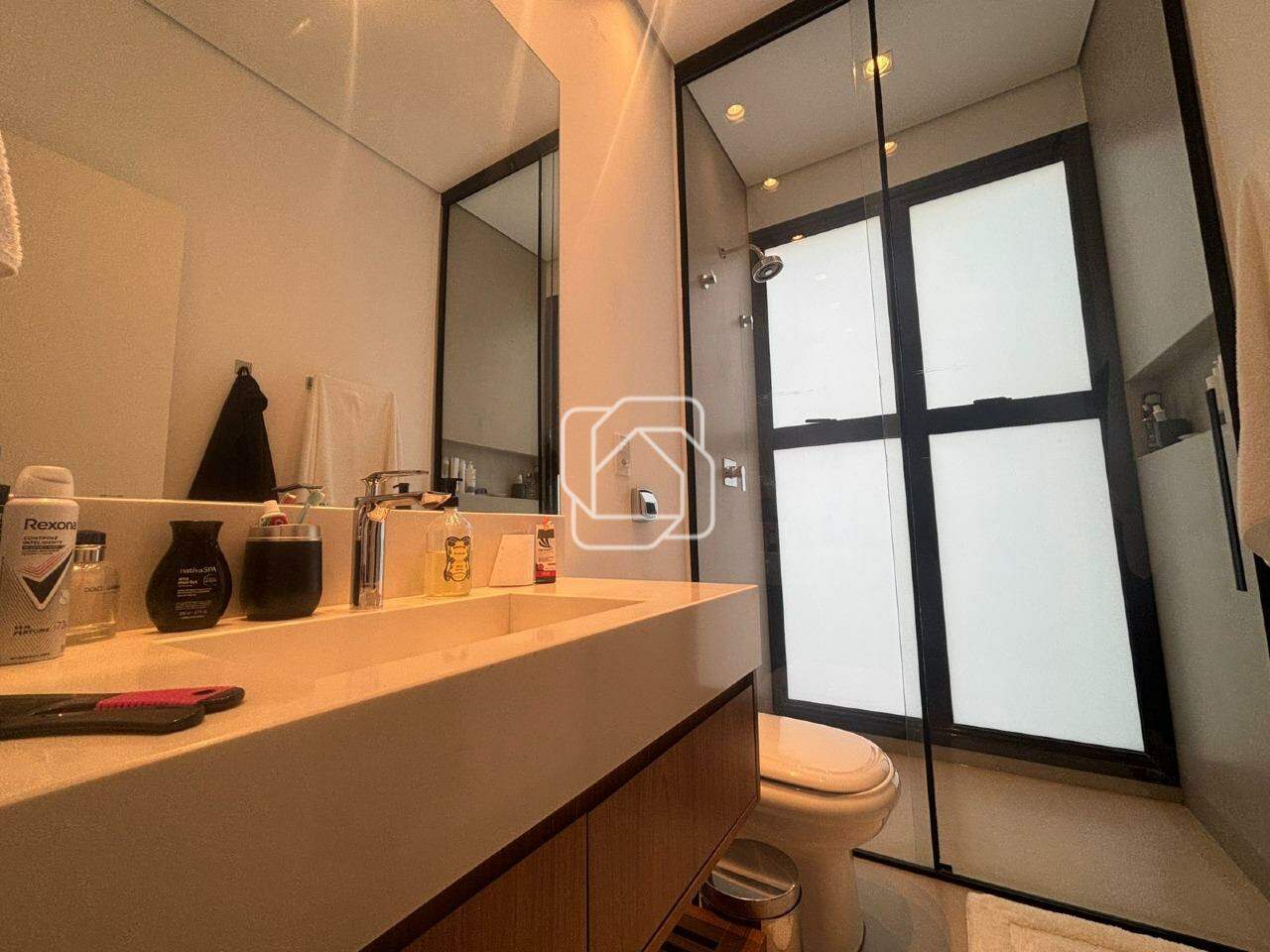 Casa de Condomínio à venda em Indaiatuba - SP - Jardins do Golfe Residencial Indaiatuba: Banheiro