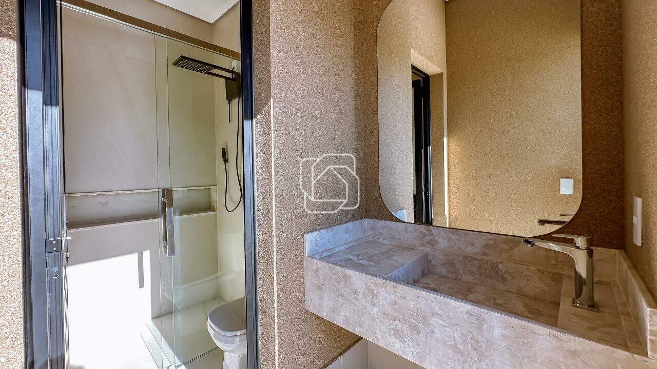Casa de Condomínio à venda em Indaiatuba - SP - Parque Villa dos Pinheiros: Banheiro