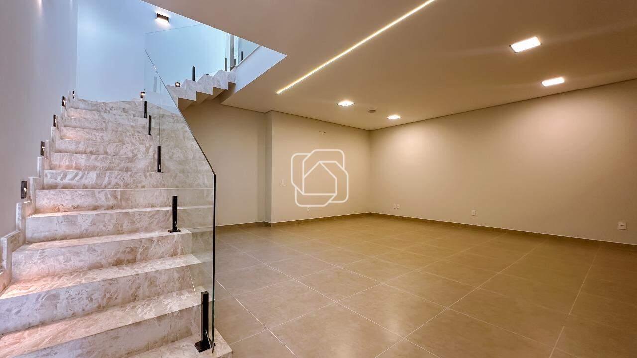 Casa de Condomínio à venda em Indaiatuba - SP - Parque Villa dos Pinheiros: Garagem