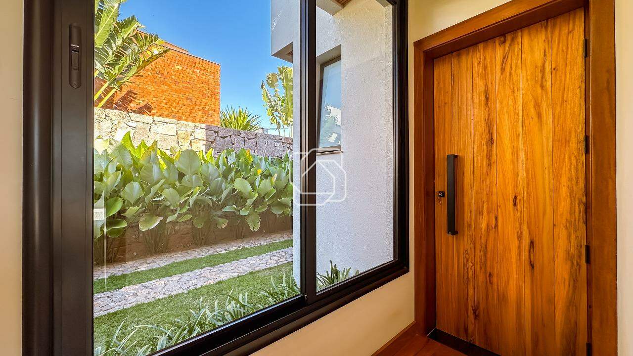 Casa de Condomínio à venda em Indaiatuba - SP - Jardins do Golfe Residencial Indaiatuba: Corredor