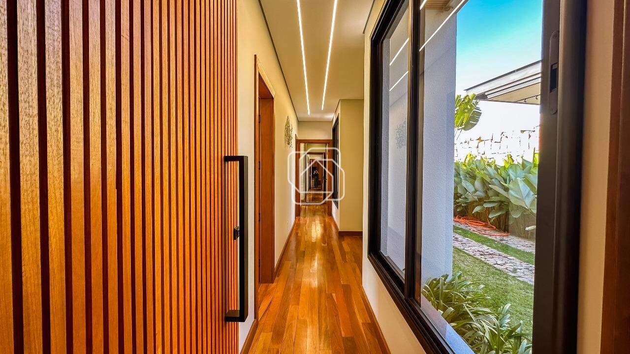 Casa de Condomínio à venda em Indaiatuba - SP - Jardins do Golfe Residencial Indaiatuba: Corredor