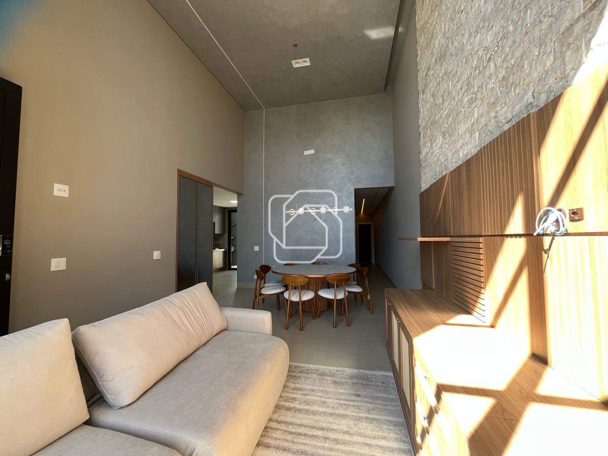 Casa de Condomínio à venda em Salto - SP - Jardim Guarujá: Sala de estar