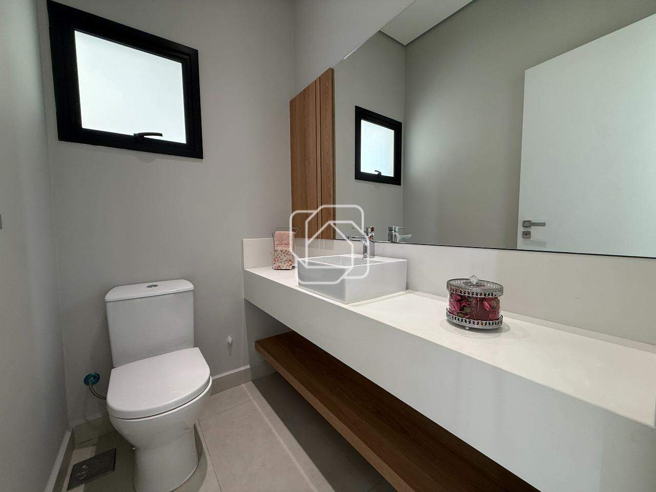Casa de Condomínio à venda em Indaiatuba - SP - Jardim Laguna: Lavabo