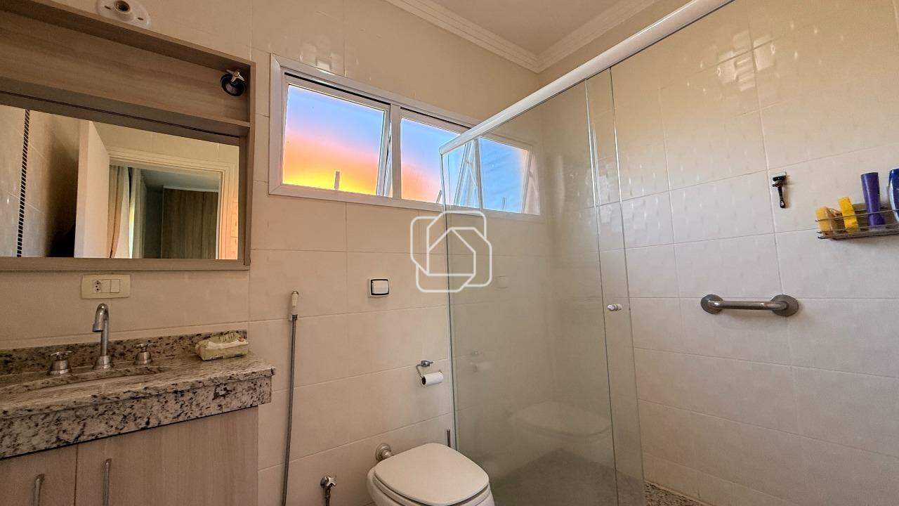 Casa de Condomínio à venda em Itu - SP - Parque Village Castelo: Banheiro