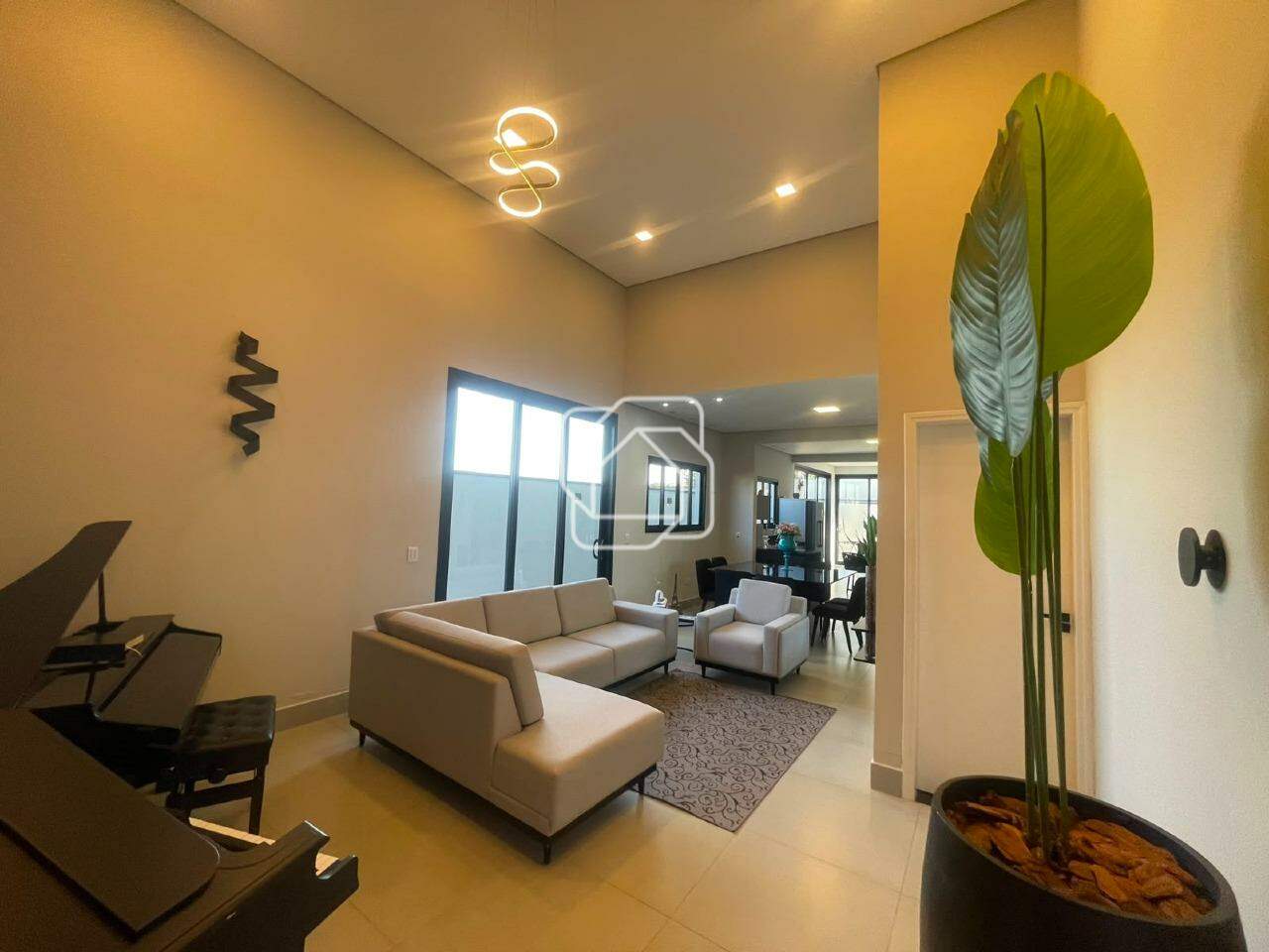 Casa de Condomínio à venda em Salto - SP - Reserva Central Parque: Sala de estar