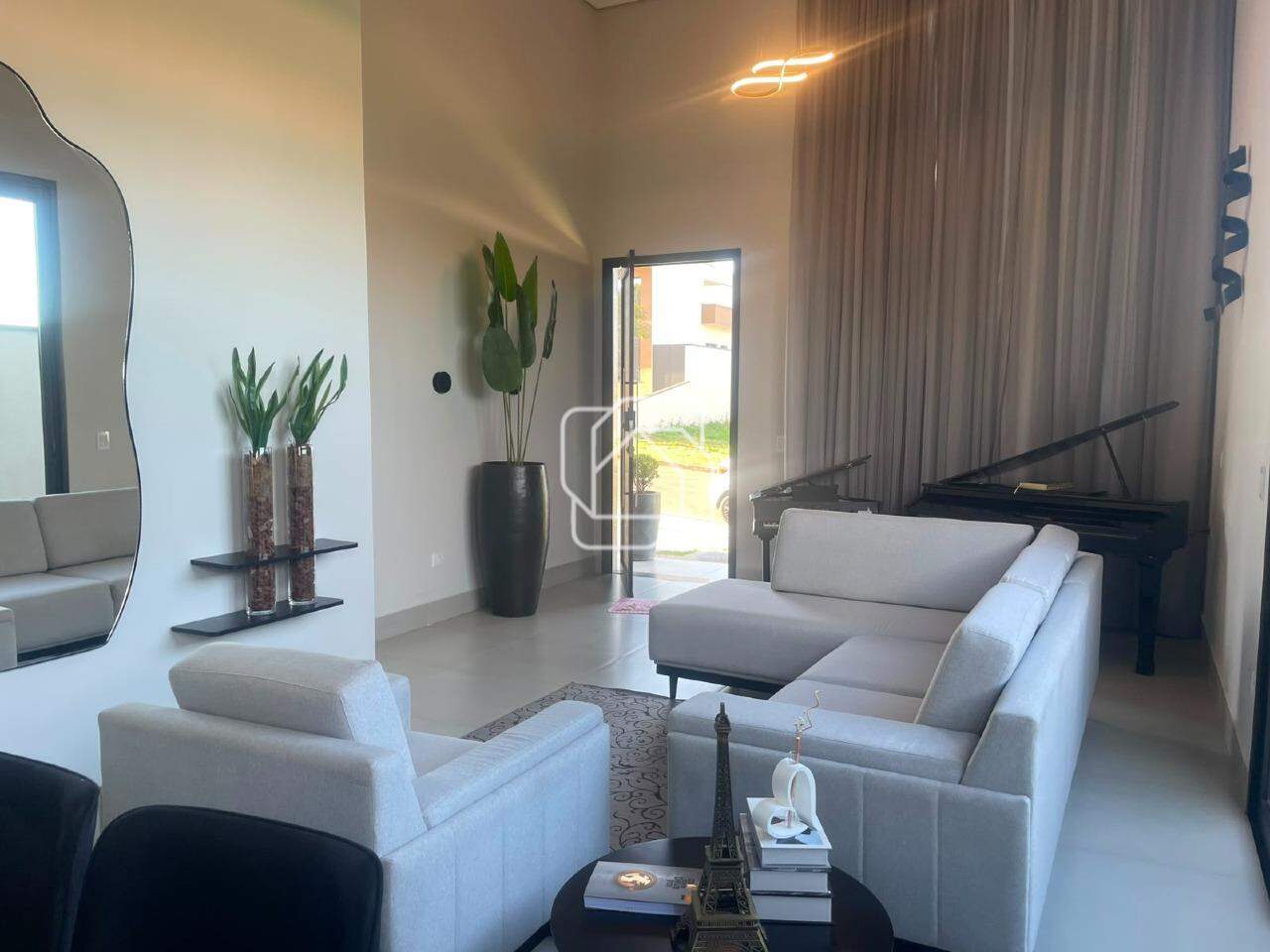 Casa de Condomínio à venda em Salto - SP - Reserva Central Parque: Sala de estar