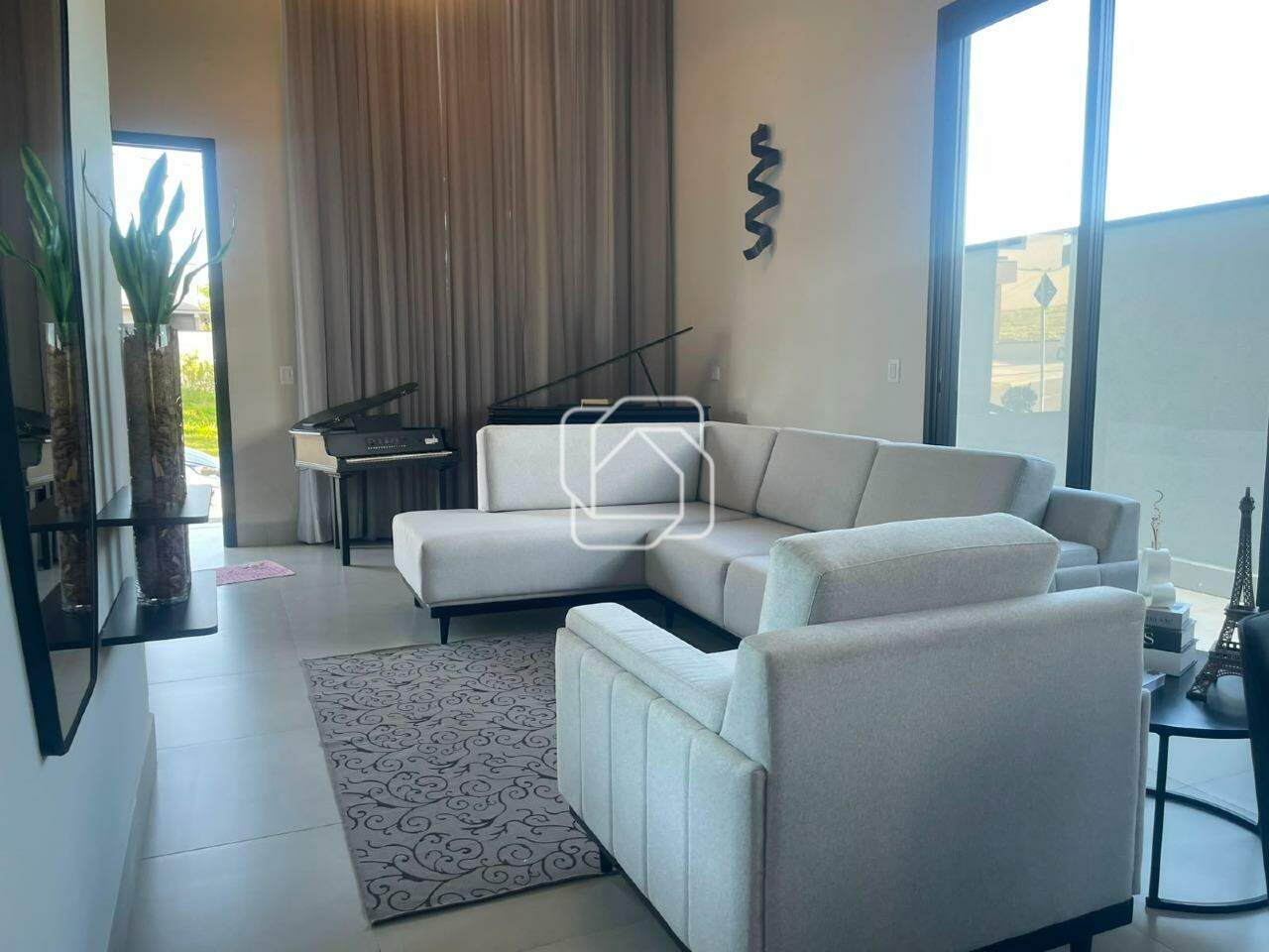 Casa de Condomínio à venda em Salto - SP - Reserva Central Parque: Sala de estar