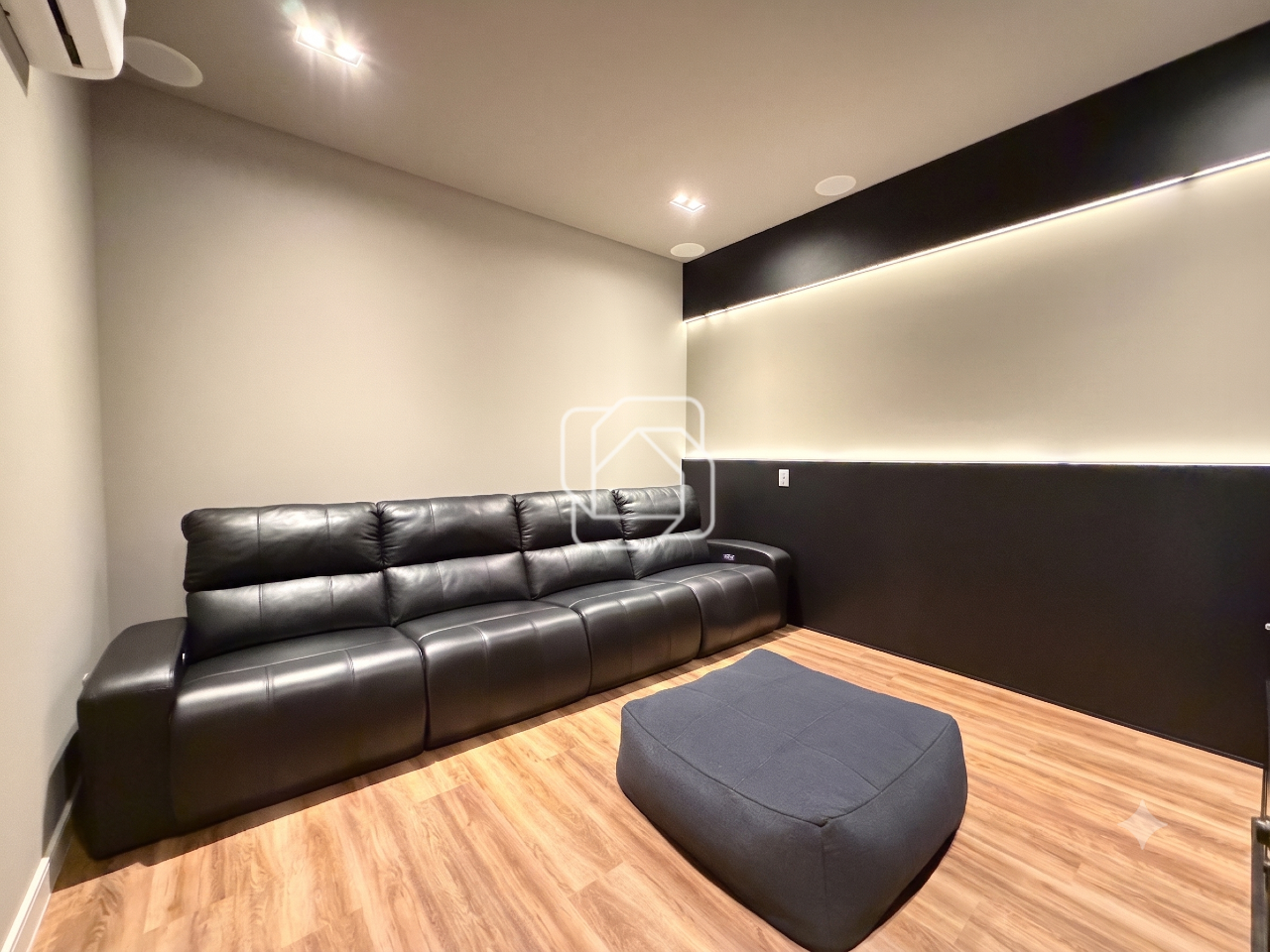 Casa de Condomínio à venda em Indaiatuba - SP - Terras de Itaici: Sala de TV