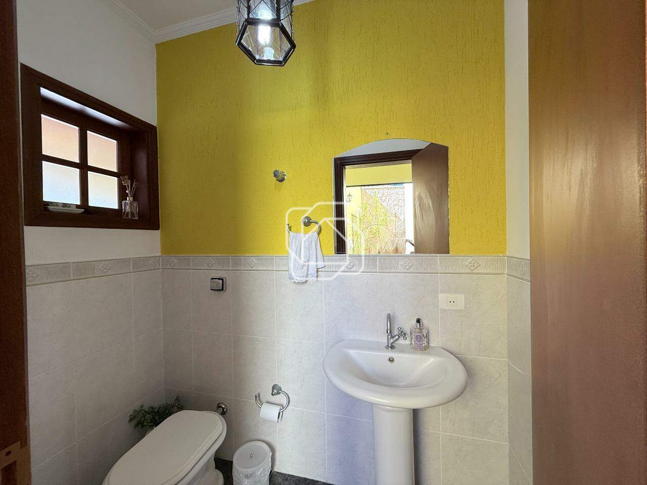 Casa de Condomínio à venda em Salto - SP - Condomínio Monte Belo: Lavabo