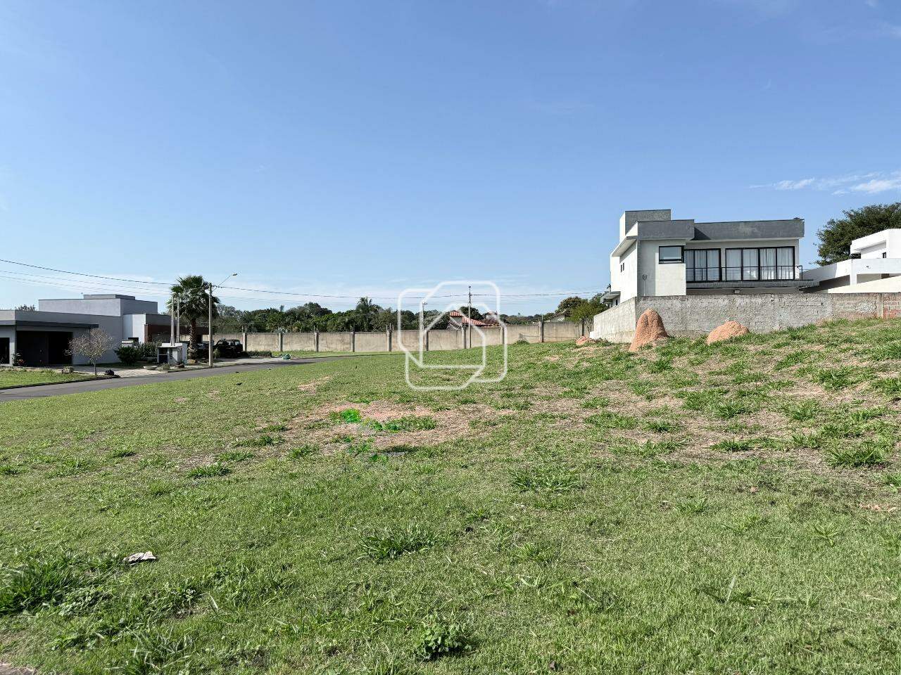Terreno à venda em Salto - SP - Portal dos Bandeirantes: Visão ampla do terreno