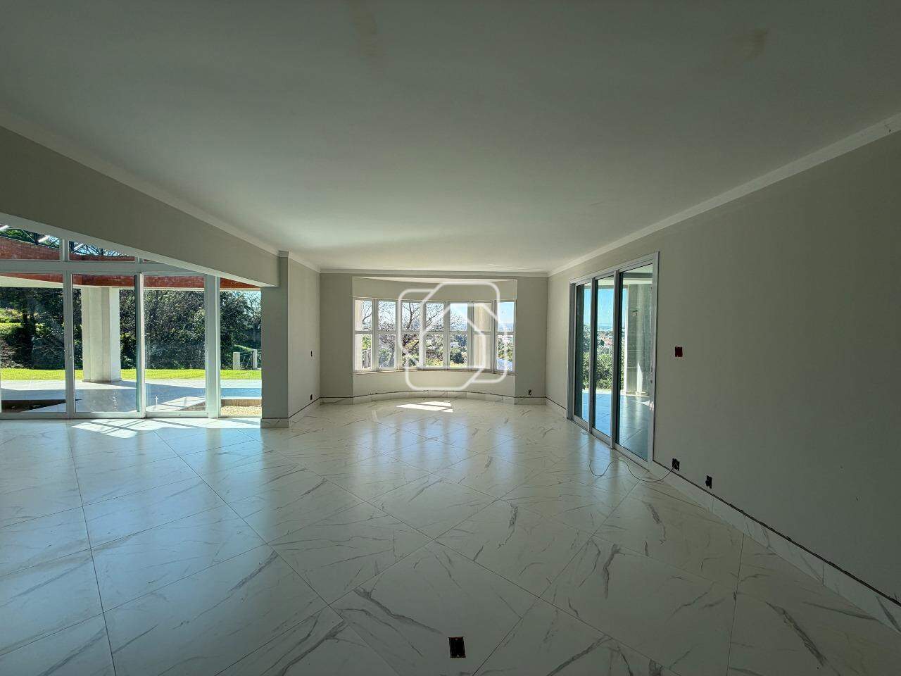 Casa de Condomínio à venda em Indaiatuba - SP - Chácara Polaris: Sala de estar