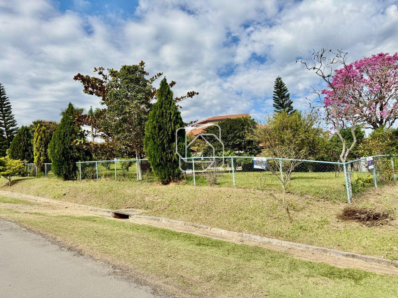 Terreno à venda em Salto - SP - Condomínio Fazenda Palmeiras Imperiais: Visão ampla do terreno