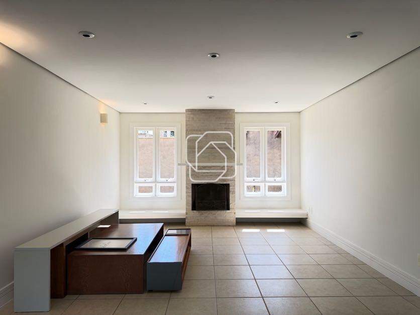 Casa de Condomínio à venda em Indaiatuba - SP - Vale das Laranjeiras: Sala de lareira