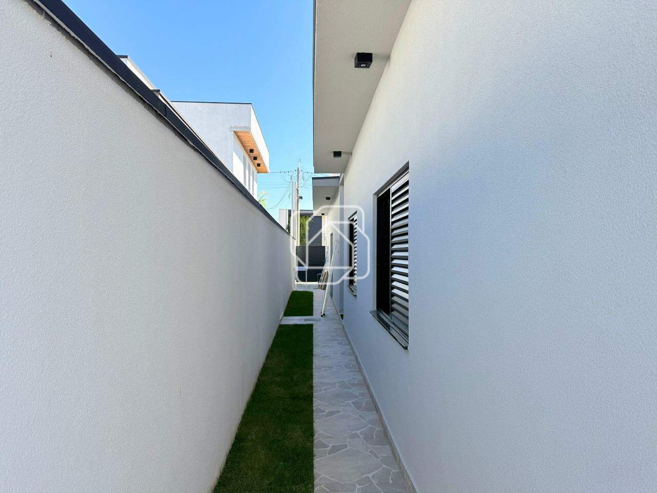 Casa de Condomínio à venda em Itu - SP - Condomínio UNA: Corredor lateral