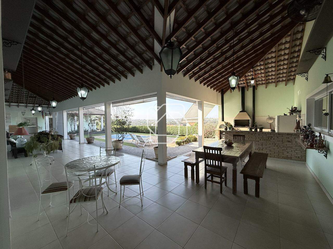 Casa de Condomínio à venda em Salto - SP - Haras Paineiras: Varanda