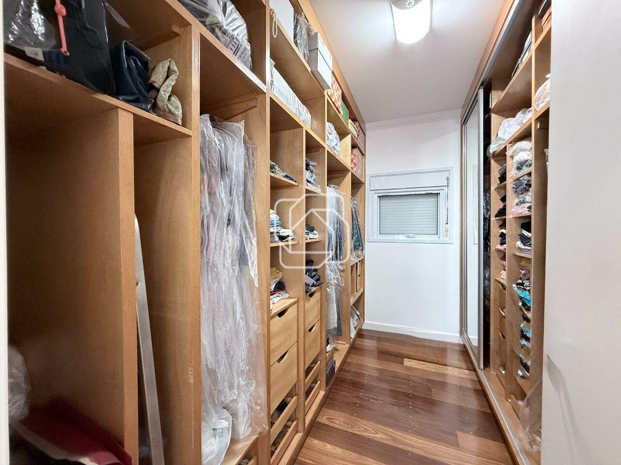 Casa de Condomínio à venda em Salto - SP - Haras Paineiras: Closet