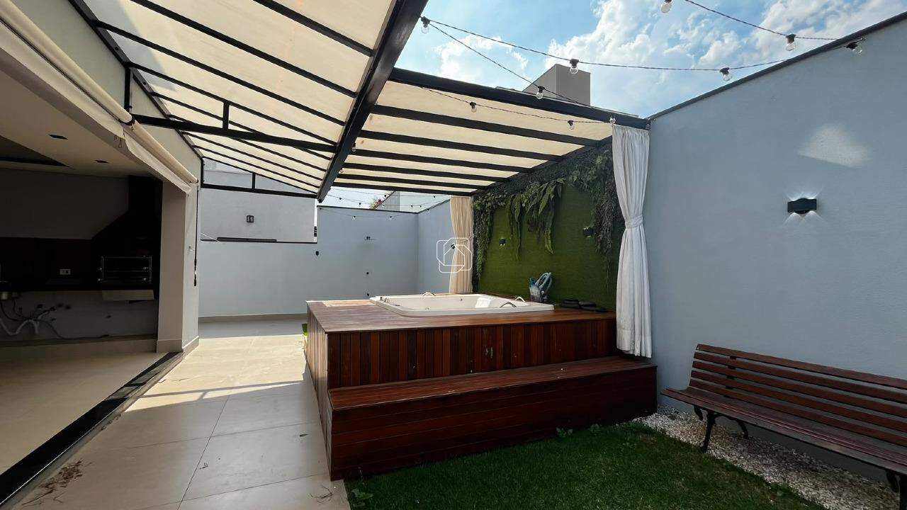 Casa de Condomínio para aluguel em Salto - SP - Residencial Central Parque: Jacuzzi