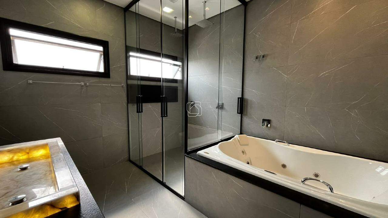 Casa de Condomínio para aluguel em Salto - SP - Residencial Central Parque: Banheiro Suíte Master