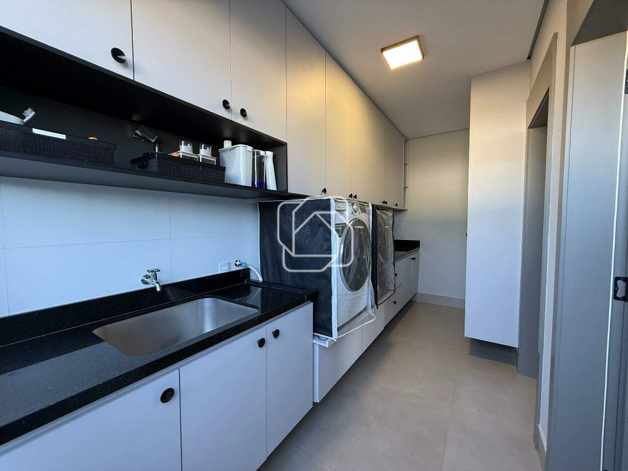 Casa para aluguel em Indaiatuba - SP - Reserva Petrus: Lavanderia