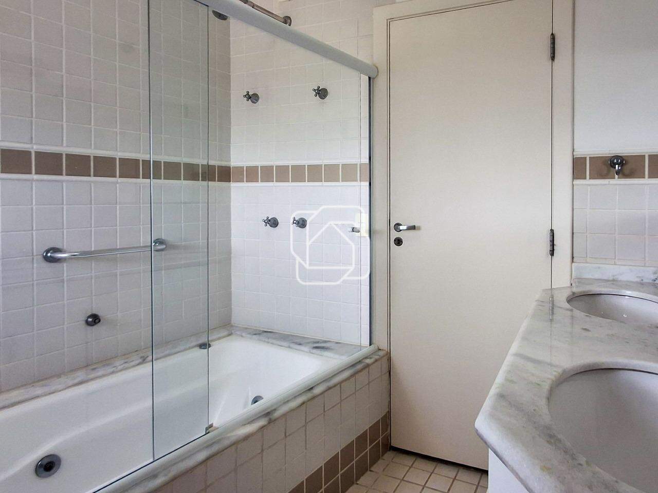 Casa de Condomínio à venda em Itu - SP - Condomínio Campos de Santo Antônio: Banheiro