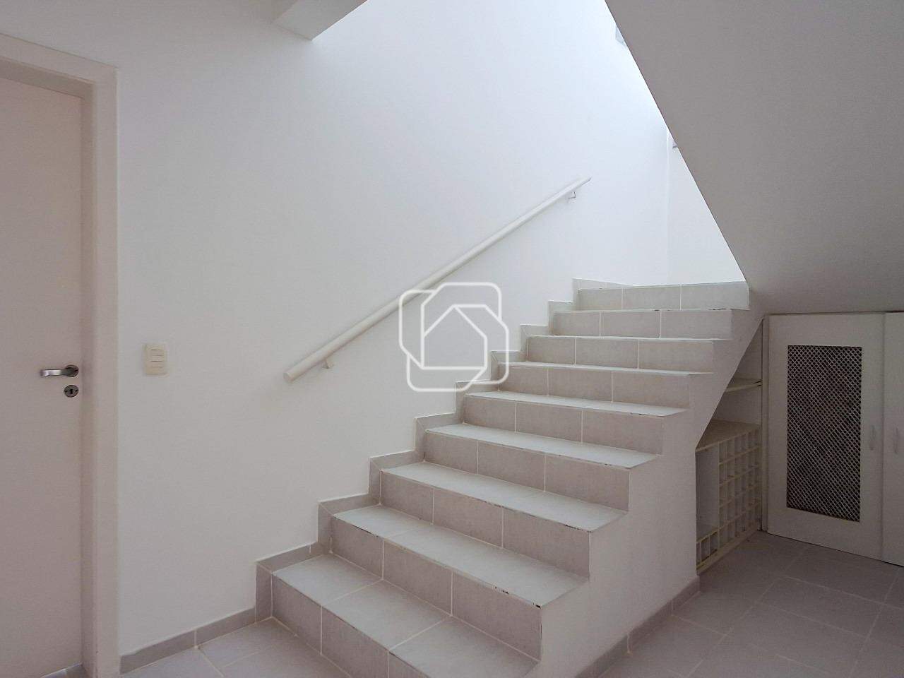 Casa de Condomínio à venda em Itu - SP - Condomínio Campos de Santo Antônio: Escadas