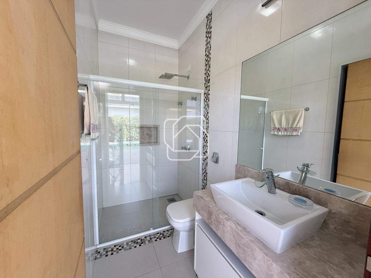 Casa de Condomínio à venda em Salto - SP - Residencial Primavera II: Banheiro