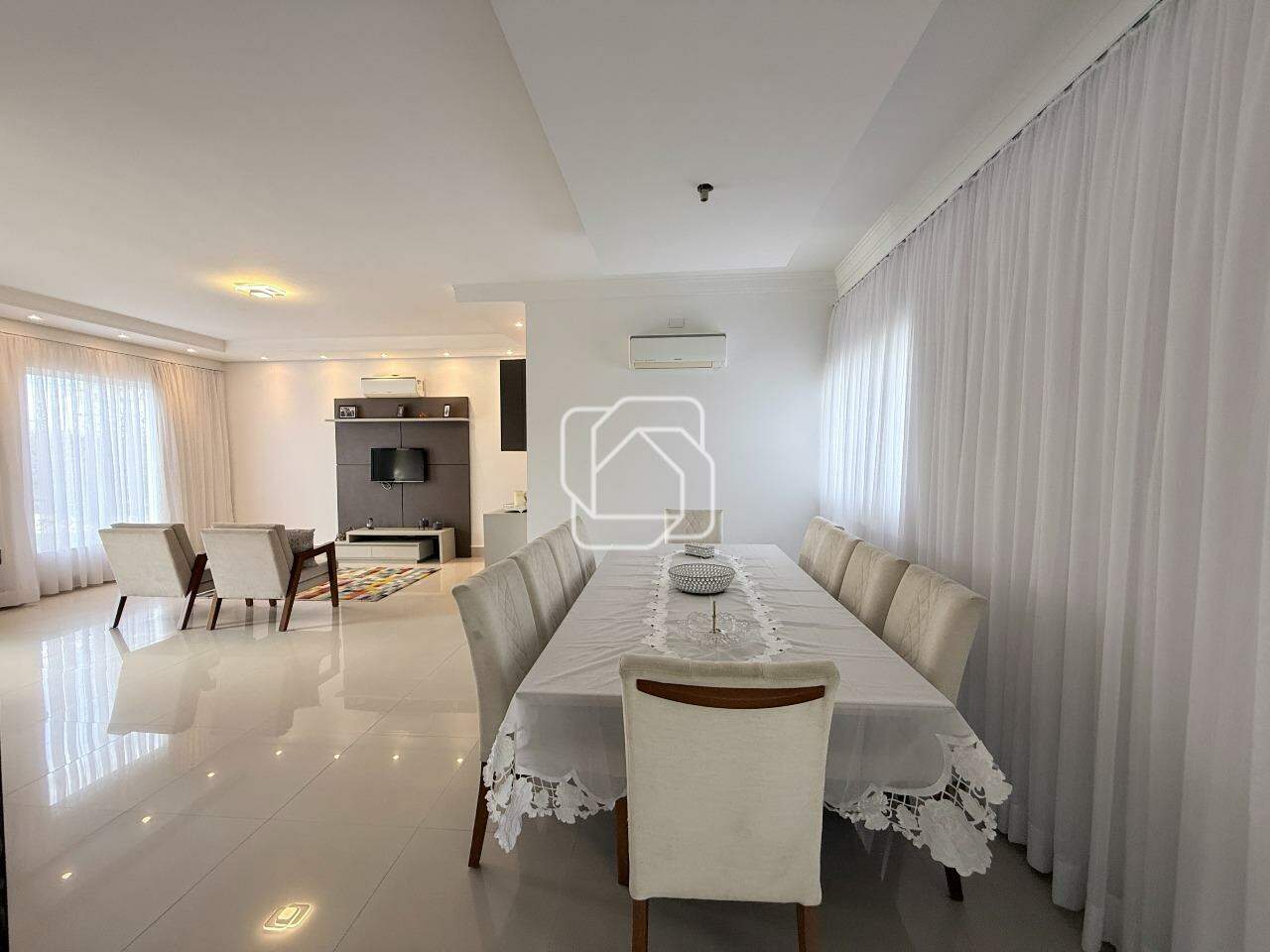 Casa de Condomínio à venda em Salto - SP - Residencial Primavera II: Salas integradas