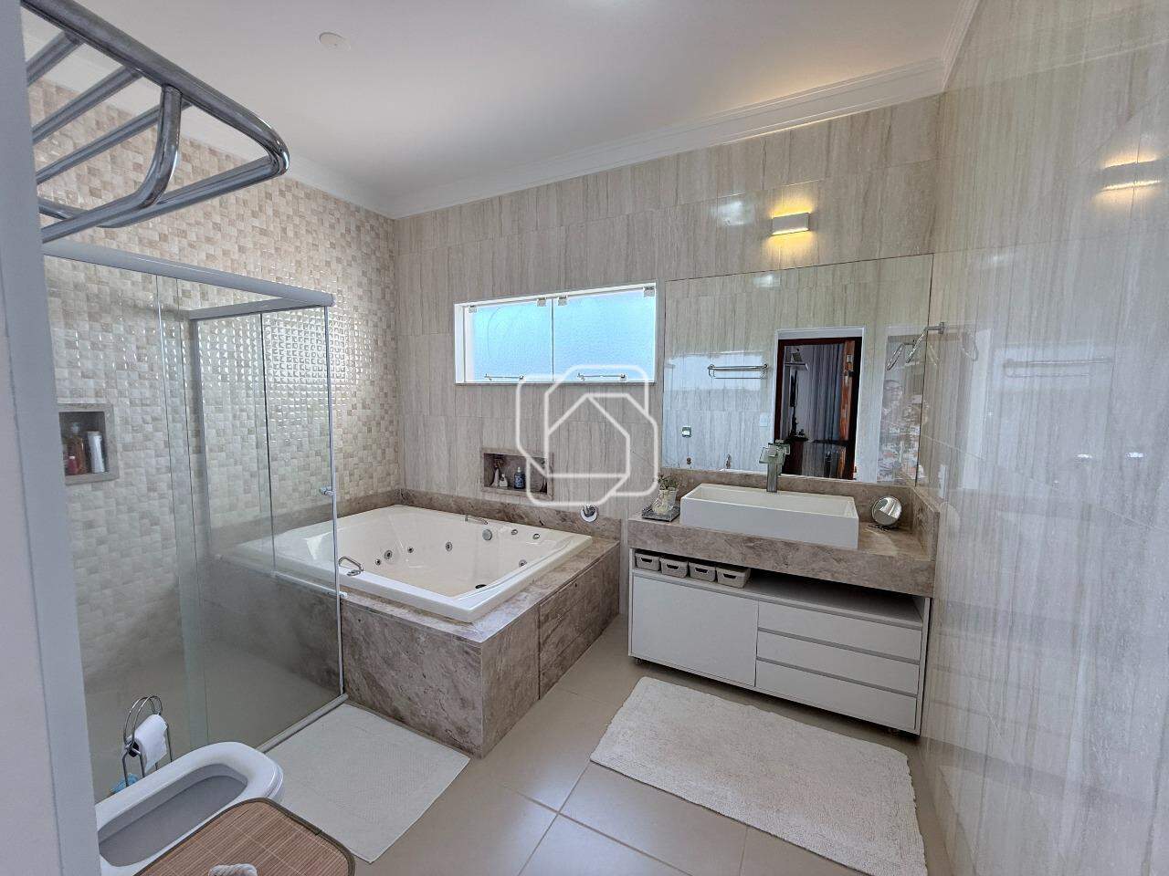 Casa de Condomínio à venda em Salto - SP - Residencial Primavera II: Banheiro