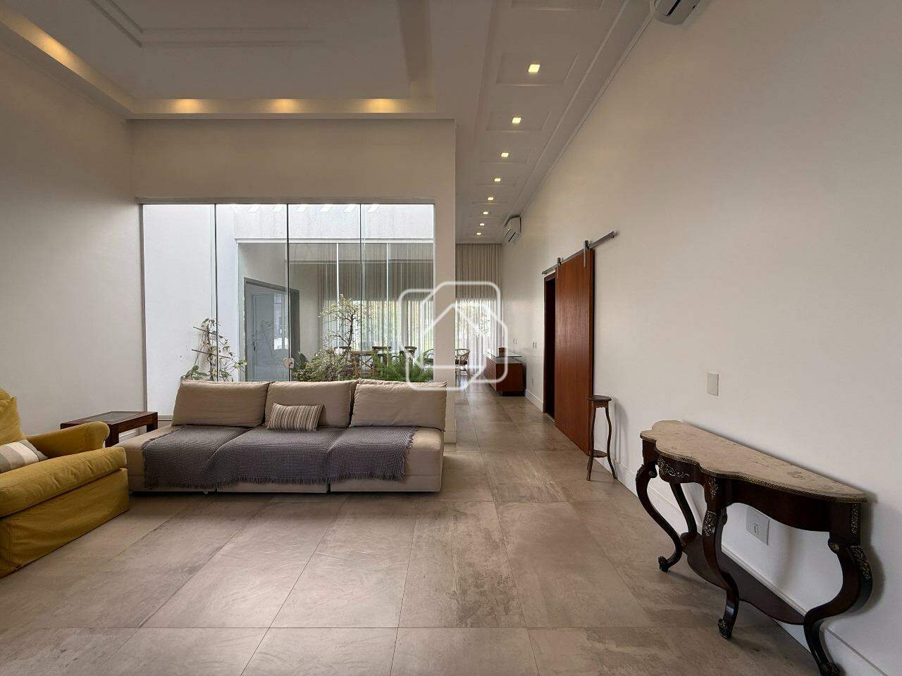 Casa de Condomínio à venda em Indaiatuba - SP - Jardim Quintas da Terracota: Sala de estar