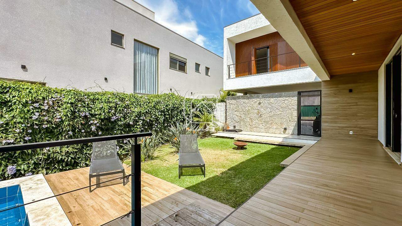 Casa de Condomínio à venda em Indaiatuba - SP - Parque Villa dos Pinheiros: Área externa