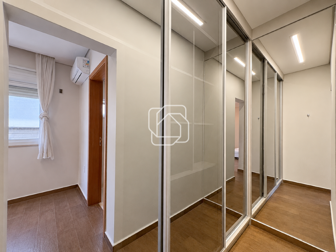 Casa de Condomínio para aluguel em Indaiatuba - SP - Jardim Vila Paradiso: Closet Suite