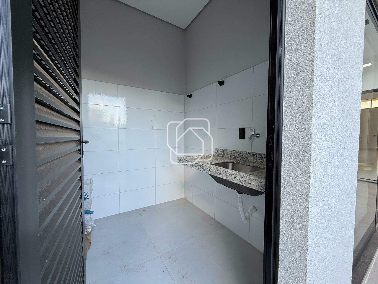 Casa de Condomínio à venda em Indaiatuba - SP - Jardim Villa Sapezal: Banheiro