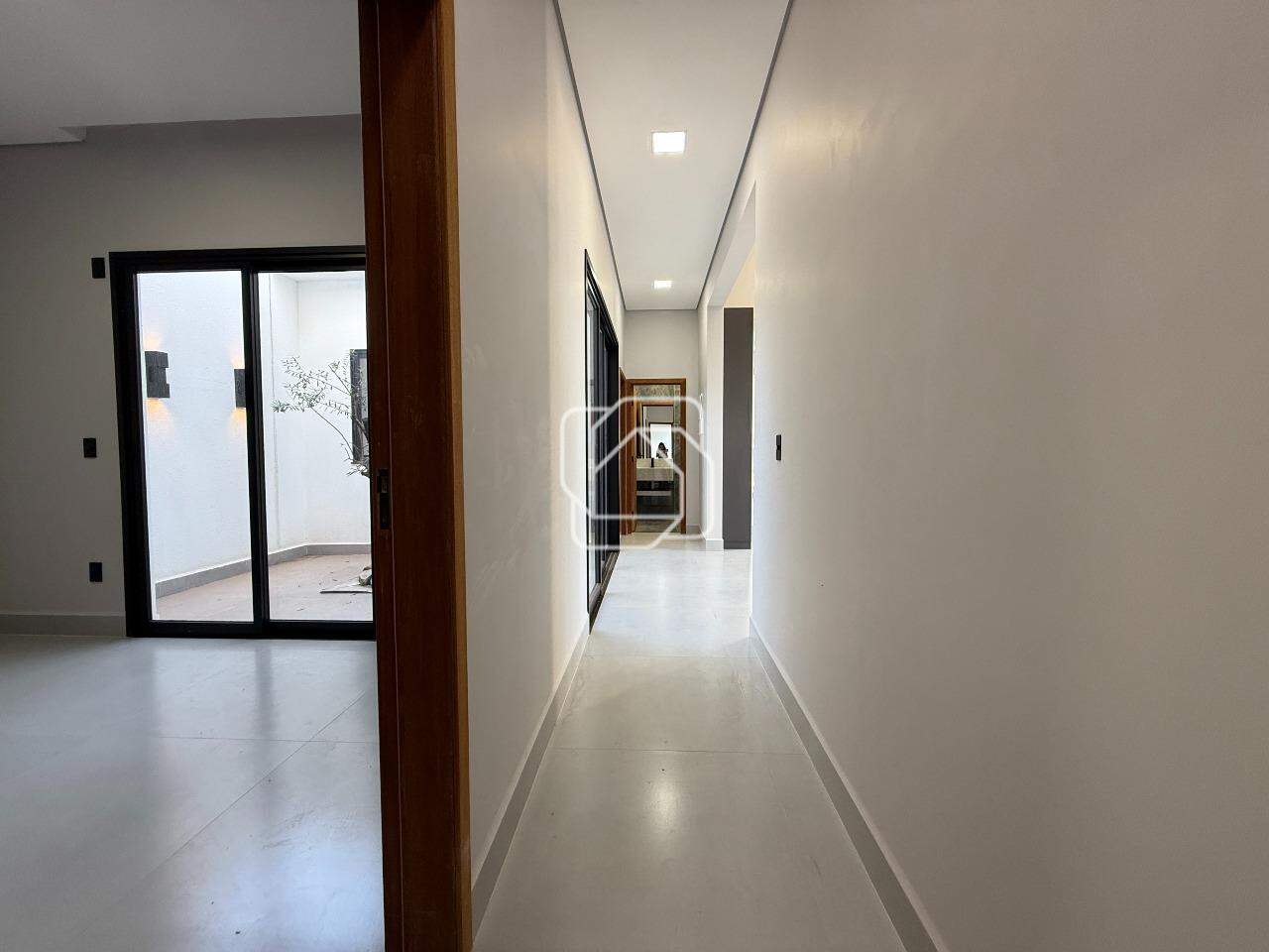 Casa de Condomínio à venda em Indaiatuba - SP - Jardim Villa Sapezal: Corredor