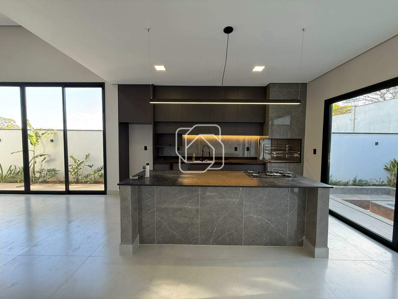 Casa de Condomínio à venda em Indaiatuba - SP - Jardim Villa Sapezal: Cozinha integrada