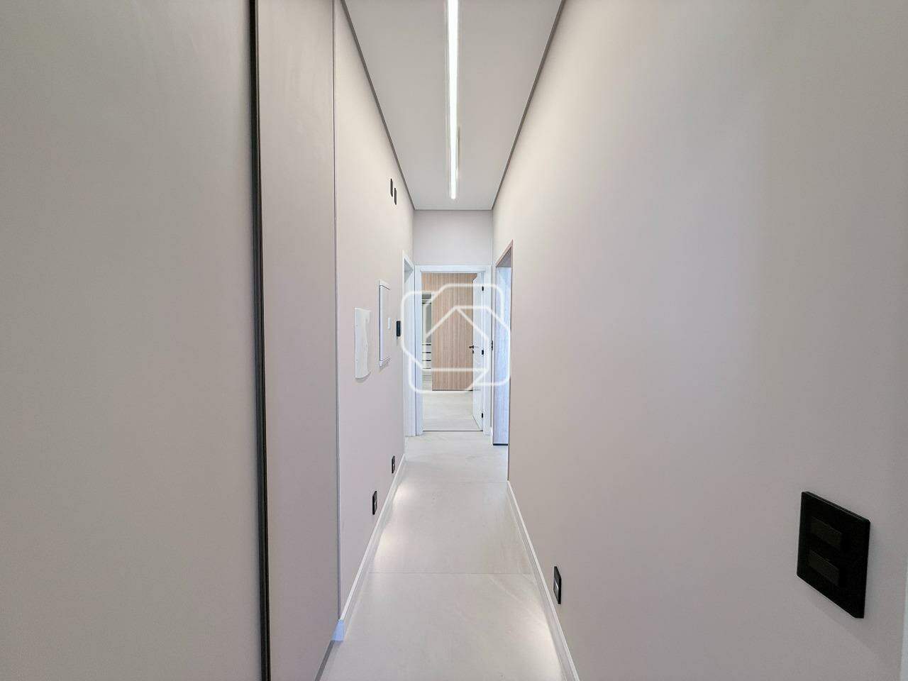 Casa de Condomínio à venda em Salto - SP - Residencial Lagos D’Icaraí: Corredor interno