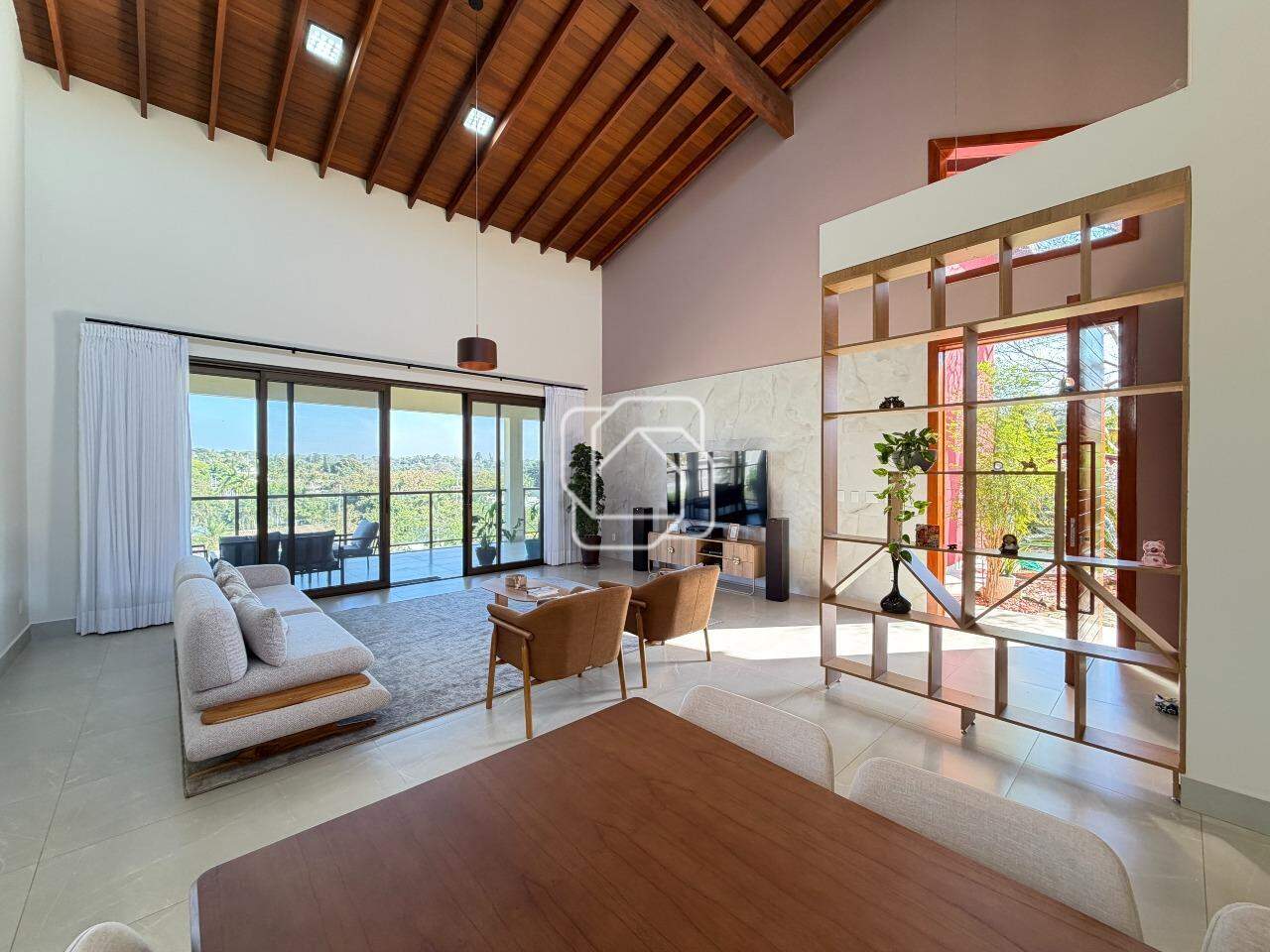 Casa de Condomínio à venda em Indaiatuba - SP - Vale das Laranjeiras: Sala de estar
